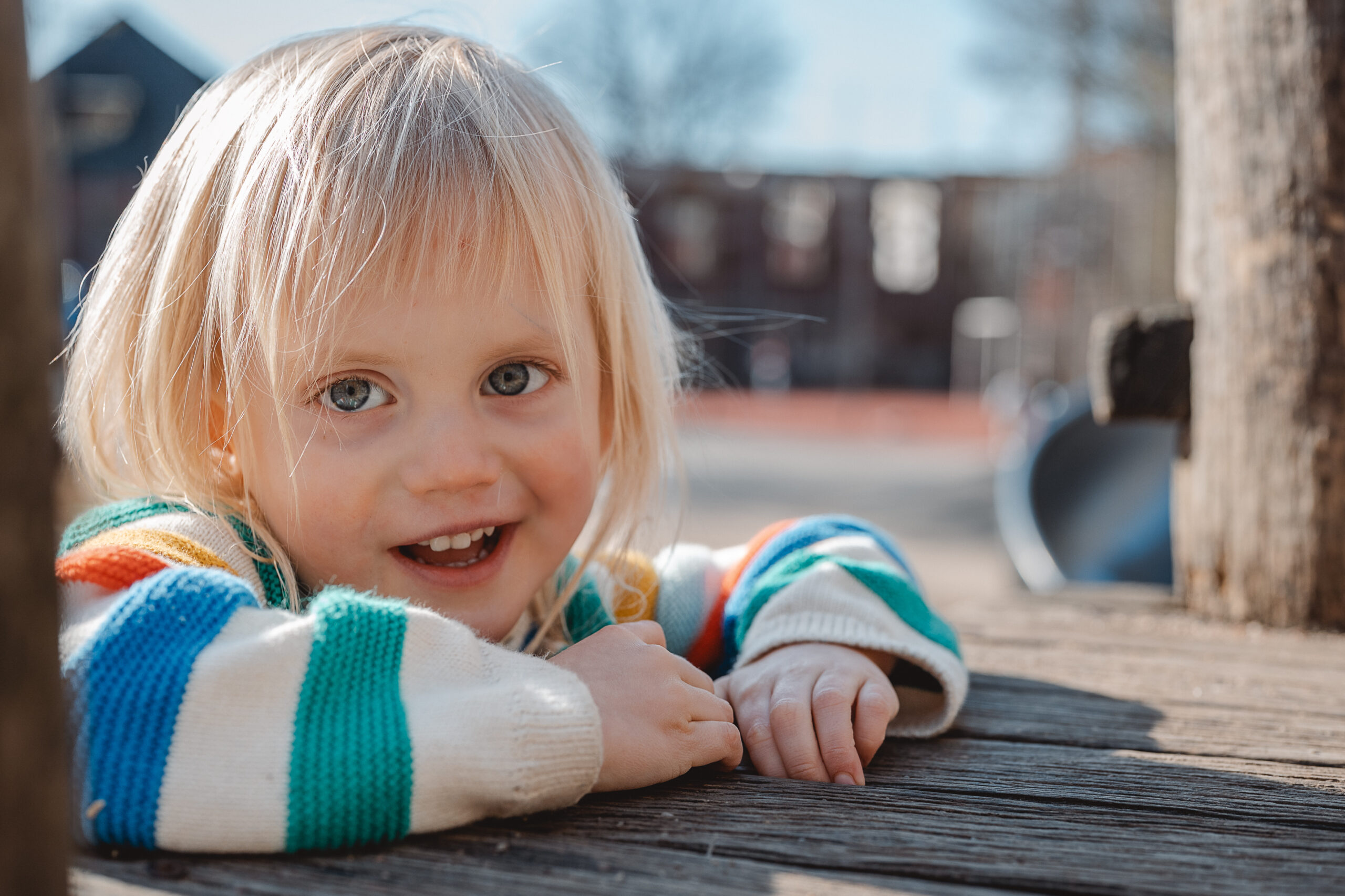 Authentische Kitafotografie in Hamburg von Judith<br />
Sylla – draußen fotografiert, natürlich und<br />
kindgerecht.